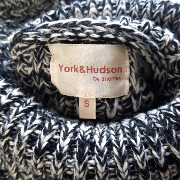 York & Hudson by Shantex Oversized Turtle neck Sweater.  While & Black, Small - Picture 4 of 10